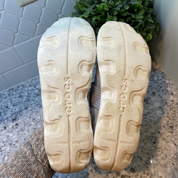 - Crocs  light gray slip on shoes size 9 - Picture 4 of 6